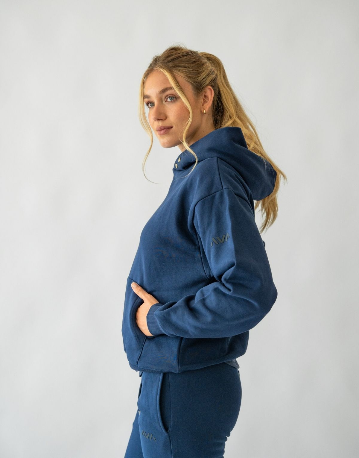 AVAVAV アヴァヴァヴ パーカー ブルー Divine Hoodie – AVA Active