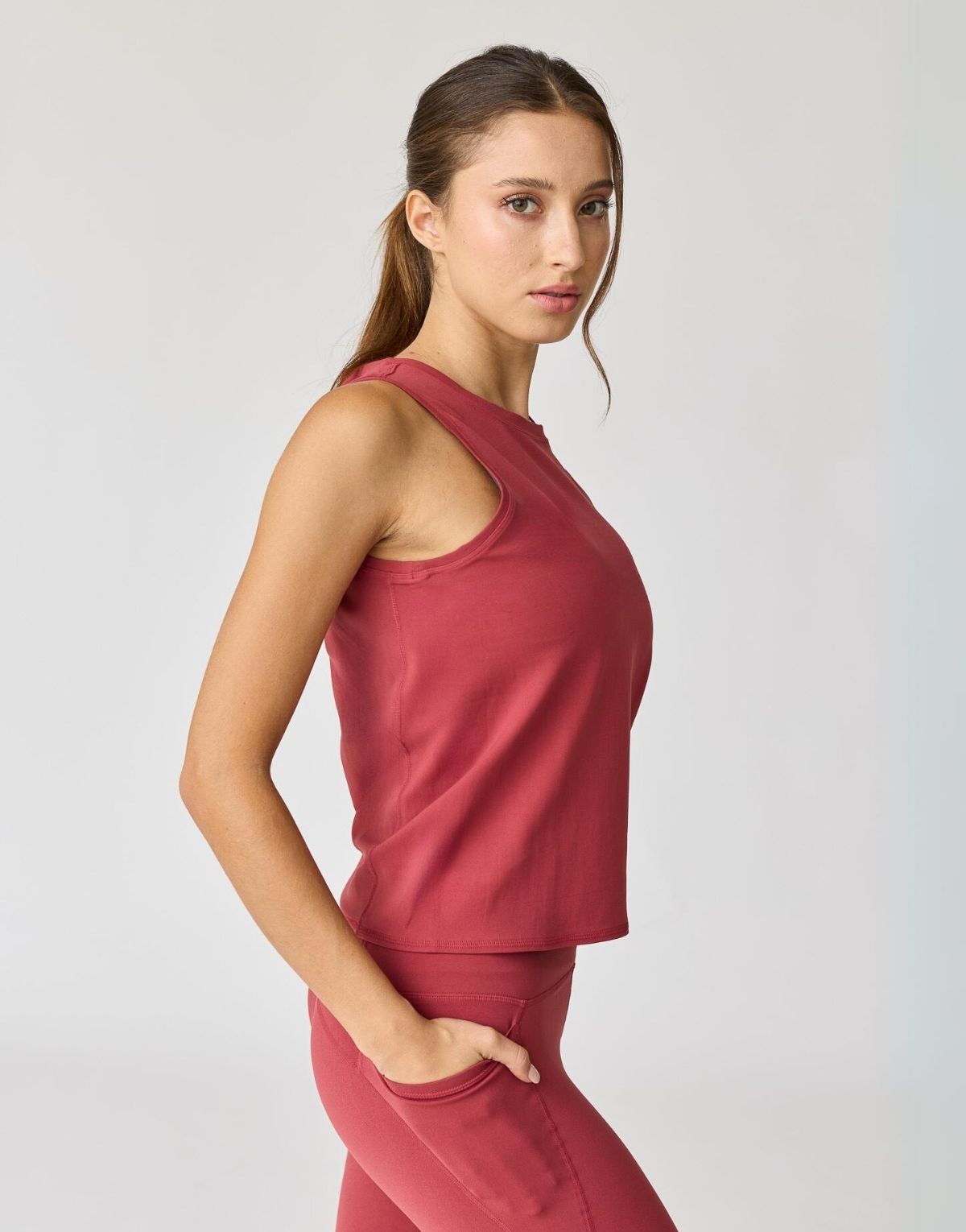 ◇Hera Hera Muscle Tank – AVA Active